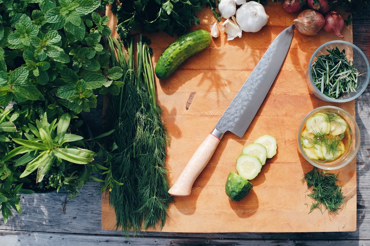 Flavor building without processed ingredients